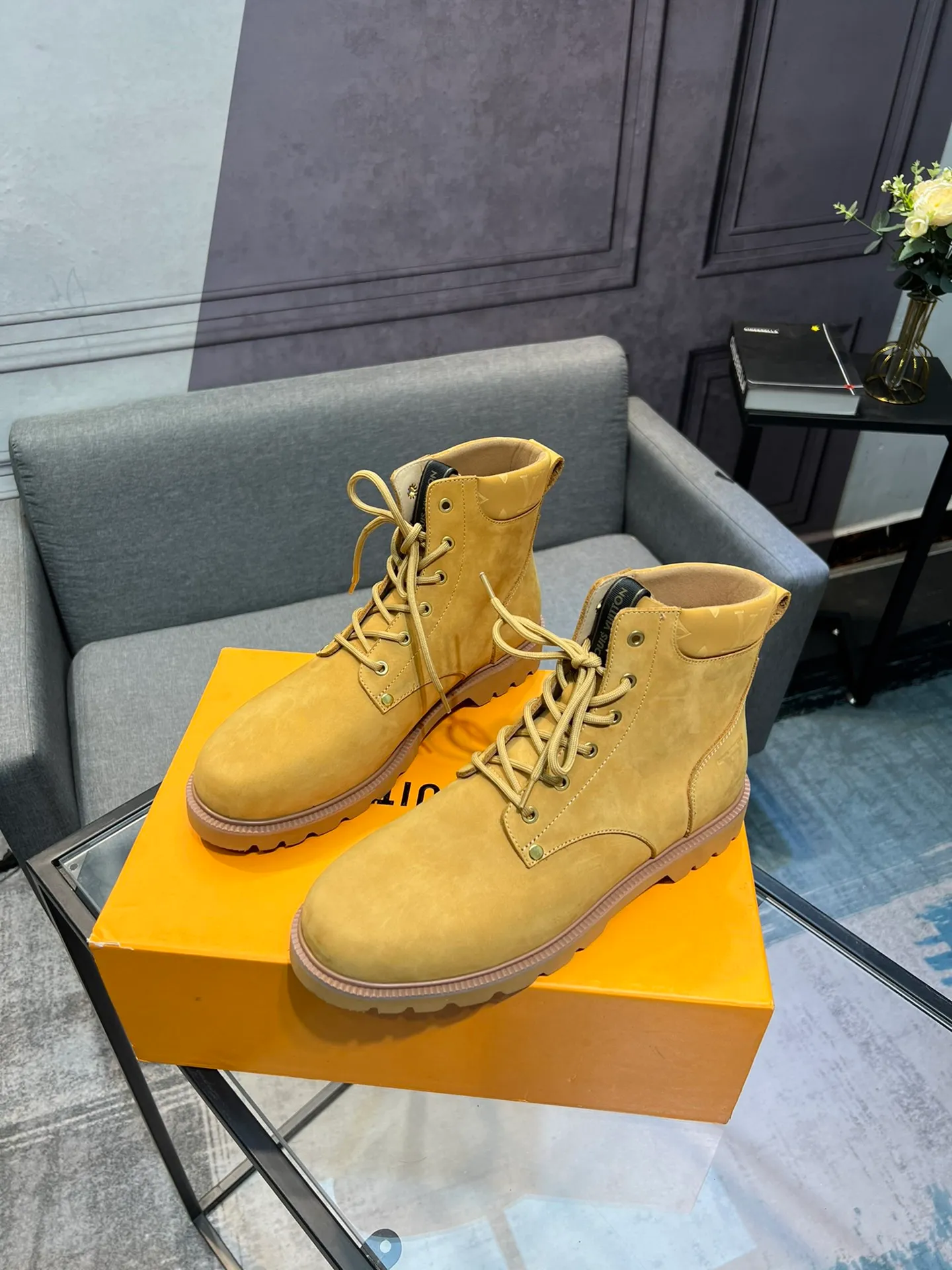 Men's shoes 💰900 L Home - the latest LV men's business casual boots, luxury and nobility are a must, all made of imported original first-layer cowhide, just to create a more comfortable wearing experience, ➕top imported water-dyed full cow lining, original high wear-resistant outsole! 👏👏 Size: Male 39-44; (38 45 46 customized)